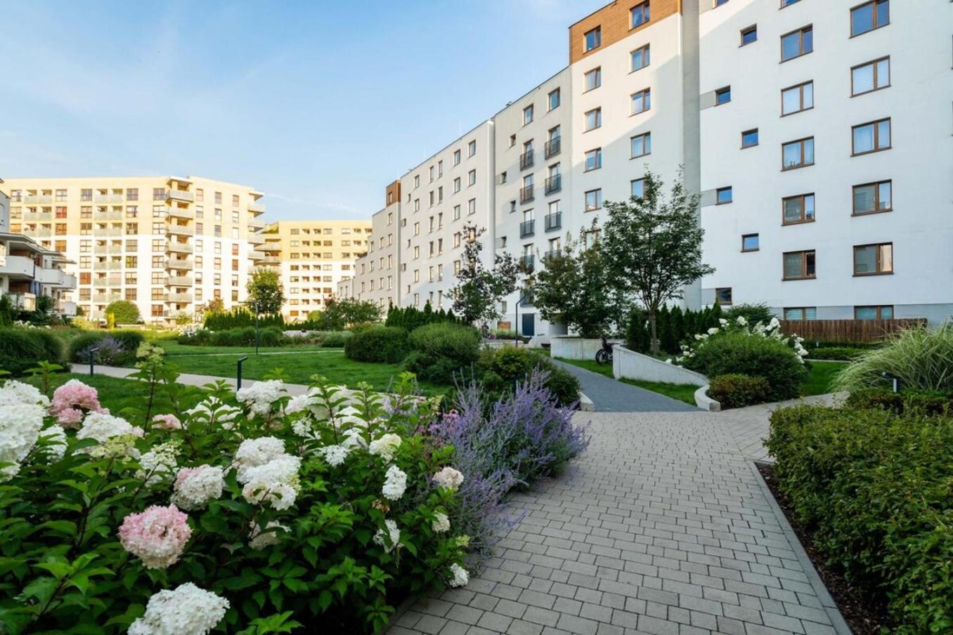 Modern 70M Apartment With Private Garden Metro Варшава Екстер'єр фото