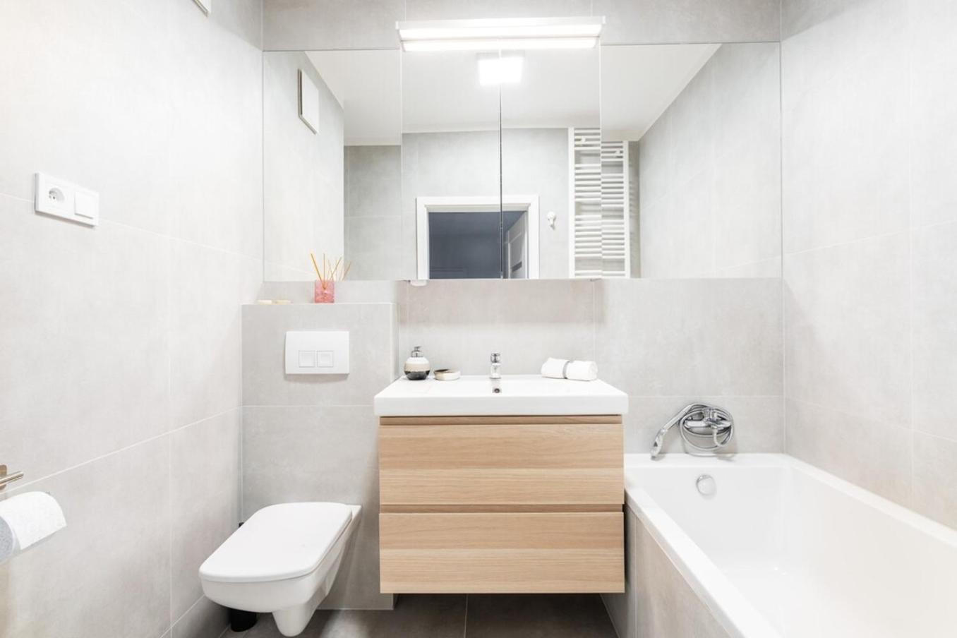 Modern 70M Apartment With Private Garden Metro Варшава Екстер'єр фото